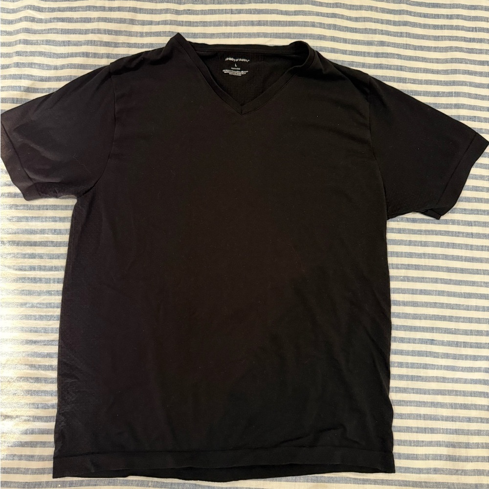 Men's Ministry of Supply Black V-Neck T-Shirt